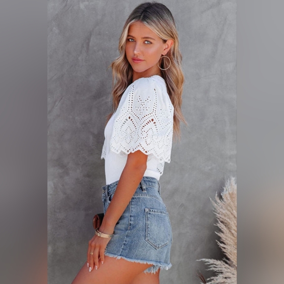 Scalloped Eyelet Sleeve Top - Picture 4 of 6